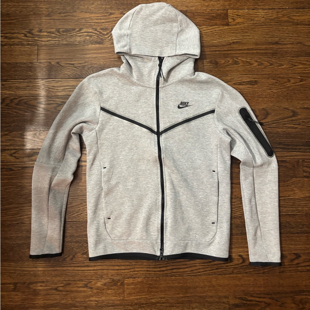 Men’s Nike Tech Fleece in gray Size S